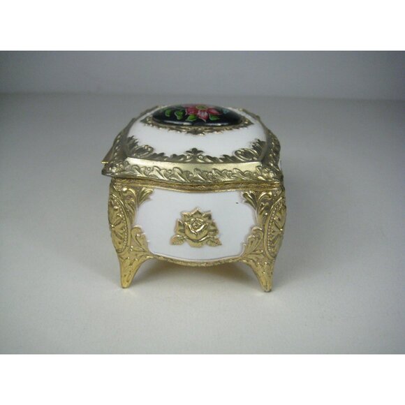 Vintage White Gold Plastic Metal Music Trinket Box Floral Design Lid Japan - Picture 4 of 12